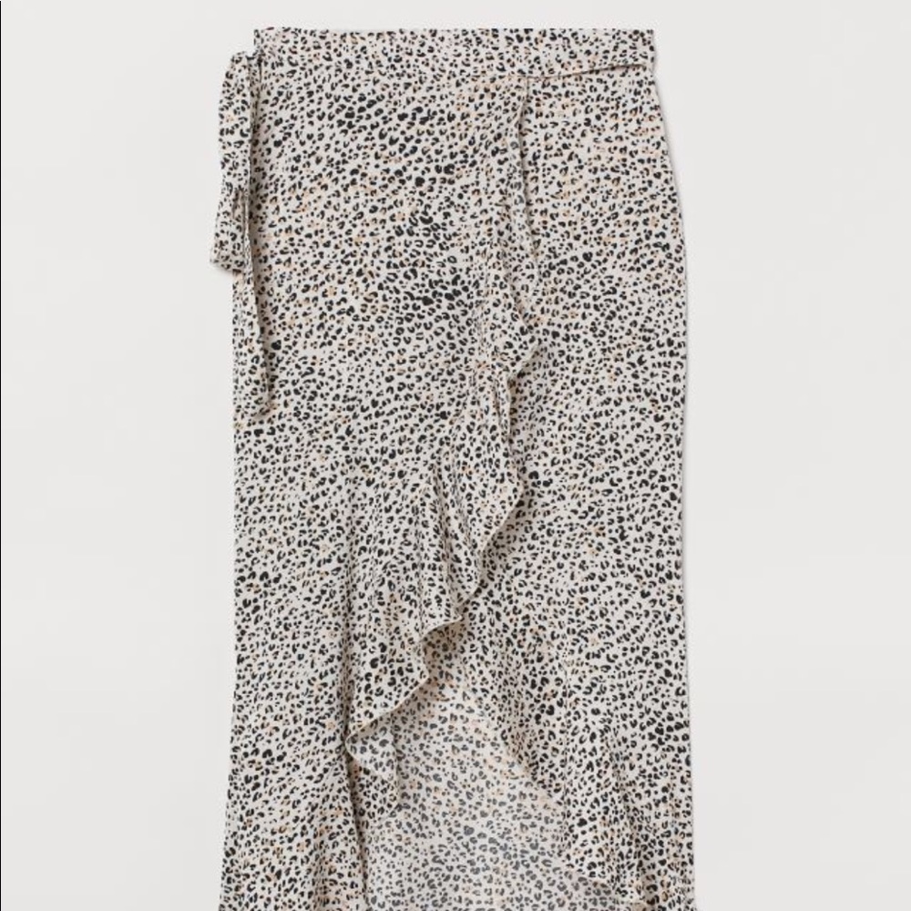 H&M Ruffle trimmed sarong, leopard print, light, airy, perfect swimsuit coverage